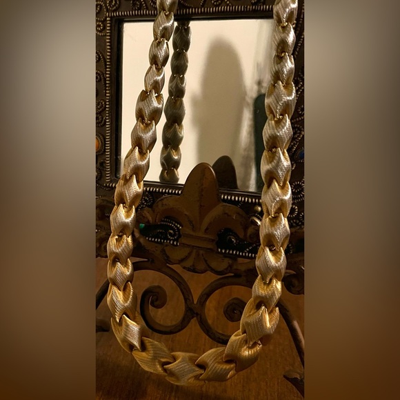 BRANIA Two-Toned Link Necklace Graduated Mid Century Green Cabochon Clasp-Marked - Picture 3 of 7